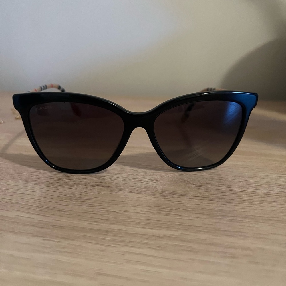 Women’s Burberry sunglasses